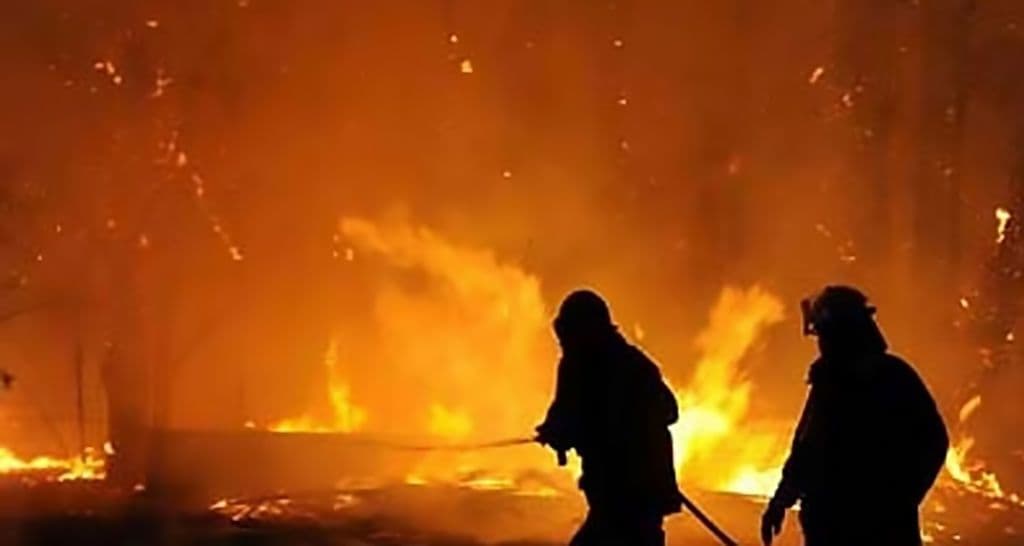 عندما تحاصرك النيران: قف مكانك، انخفض، وابدأ بالغناء؟