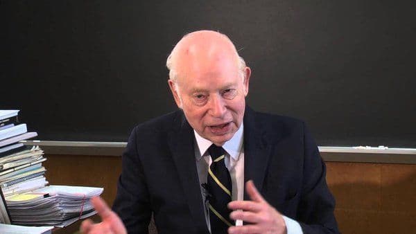 ستيفن واينبرج يُرشّح 13 كتابًا علميًا للقارئ العام