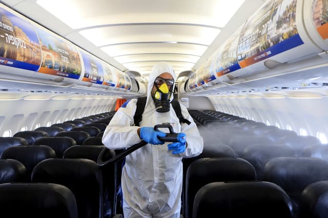 كيف تنظف شركات الطيران الطائرة بسرعة كبيرة؟