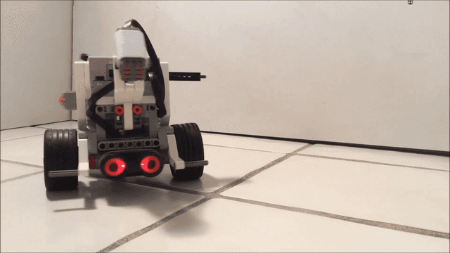 روبوت يعمل بواسطة دماغ دودة تمت زراعته فيه!