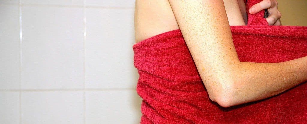 كم مرة تستطيع استخدام منشفة الحمام قبل أن تُعتبر متسخة؟