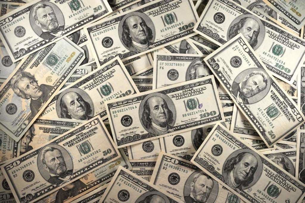 كيف يؤثر مقدار ما تجنيه من النقود على جيناتك؟