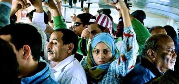 هل هناك علاقة بين ملابس الفتاة والتحرش؟ العلم يجيب