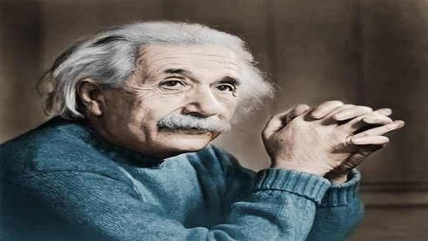 السفر عبر الثقوب الدودية قد يسقط آينشتاين عن عرشه