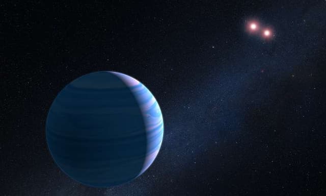 هابل يكتشف كوكبا يدور حول نجمين