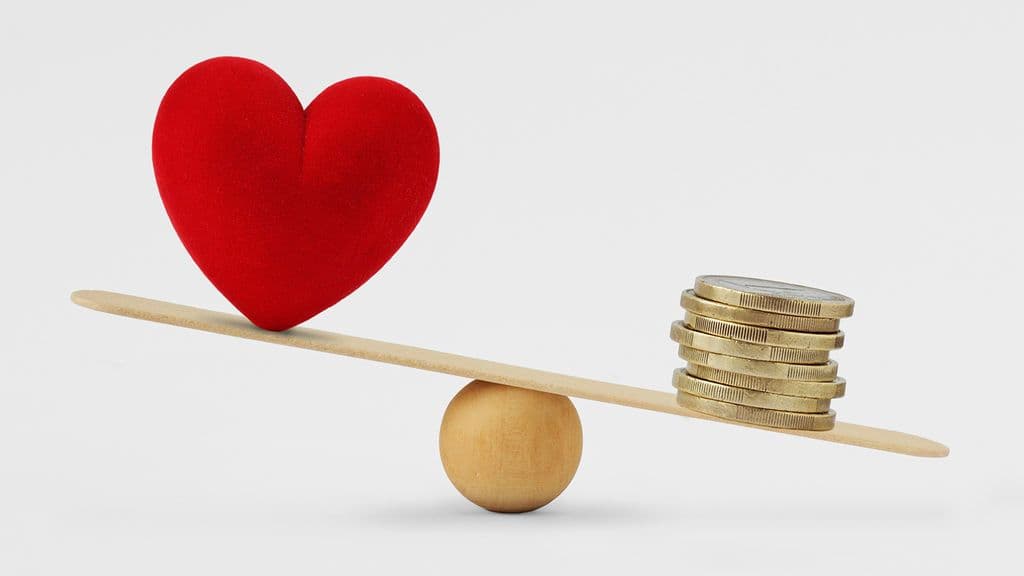 القيم الأخلاقية أم المال : كيف نتخذ قراراتنا الاجتماعية ؟