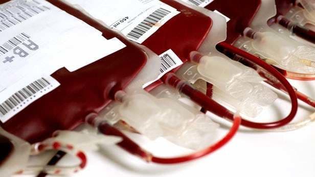 إدارة الغذاء والدواء تحذر من عمليات نقل دم الشباب لمحاربة الشيخوخة