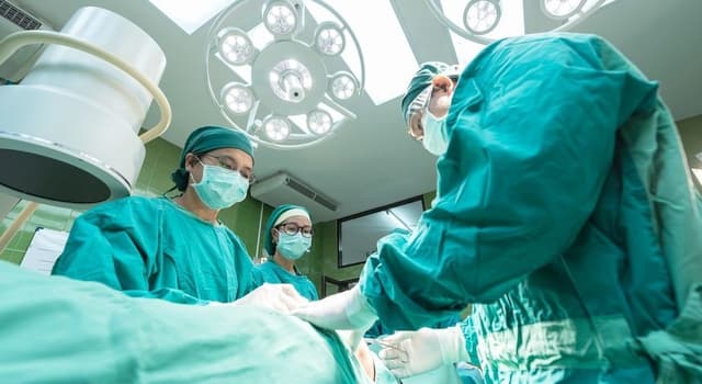 مرضى الشلل الرباعي يستعيدون حركة اليد بفضل جراحة نقل الأعصاب
