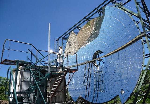 ألواح شمسية جديدة يمكنها توليد حرارة تصل إلى 1000 درجة مئوية من ضوء الشمس