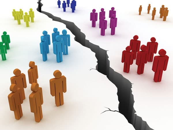 لماذا المجتمعات منقسمة إلى هذا الحد؟ وماذا نفعل إزاء ذلك؟