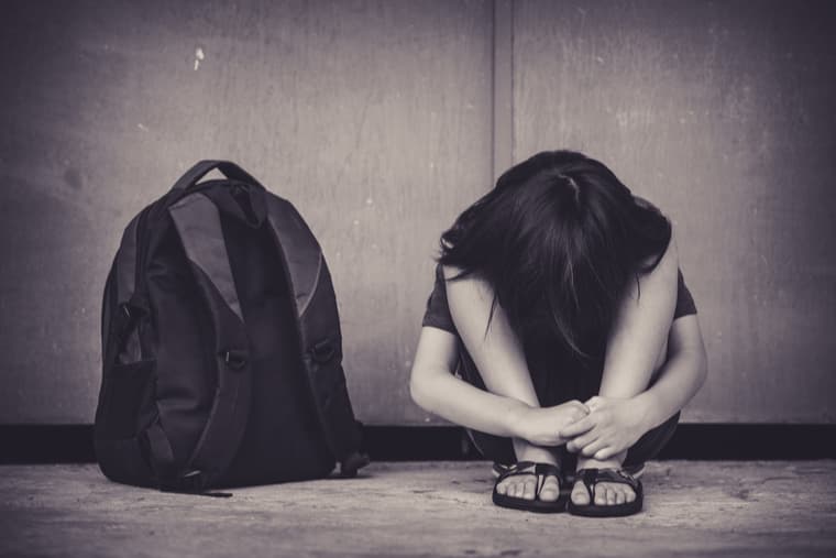 ما سبب انتشار الأفكار الانتحارية بين الأطفال؟