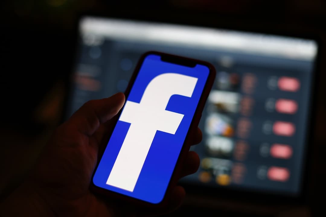 هل استخدمت حساباتك في غوغل أو فيسبوك أو أبل لتسجيل الدخول؟ إليك كيفية الخروج