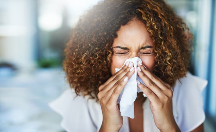 يمكن أن تصاب بالإنفلونزا وكوفيد-19 معًا: إليك ما يجب معرفته