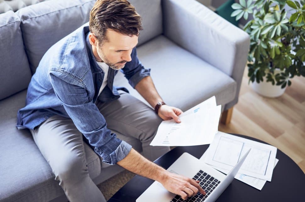 شراء الأسهم بدلًا من السندات: الإيجابيات والسلبيات