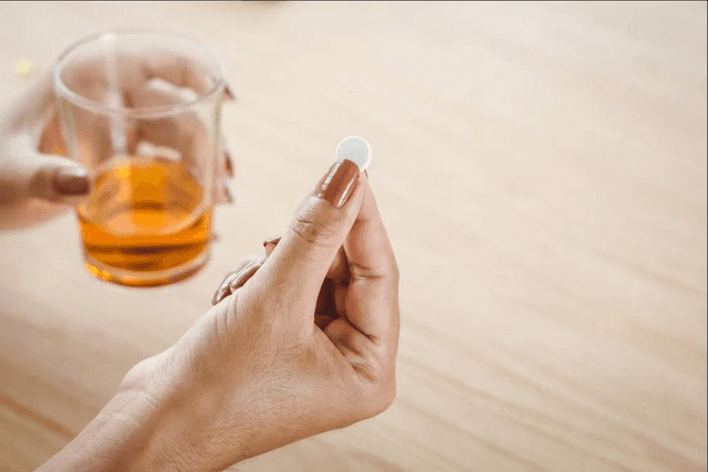 دواء بريدنيزون‎: الاستخدامات والجرعات والتأثيرات الجانبية والتحذيرات