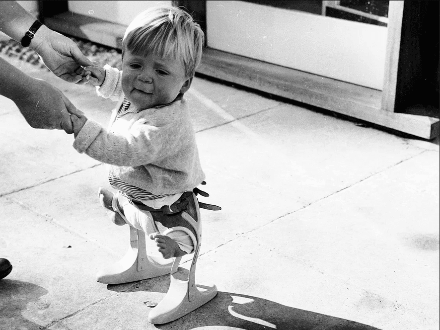 كيف أسهمت فضيحة الثاليدوميد في إنتاج أدوية أكثر أمانًا؟