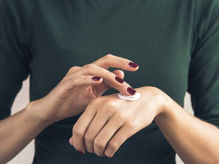 كيف تتجنب جفاف الجلد وتشققه بعد غسل اليدين؟