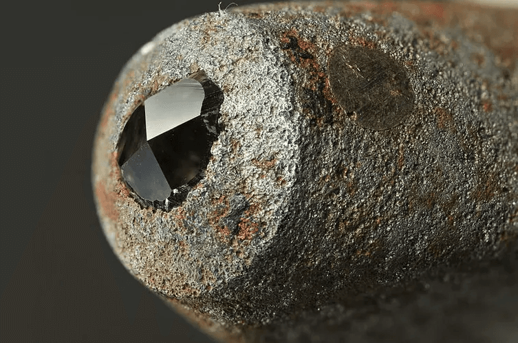 ما المادة الأصلب والأقسى على وجه الأرض؟