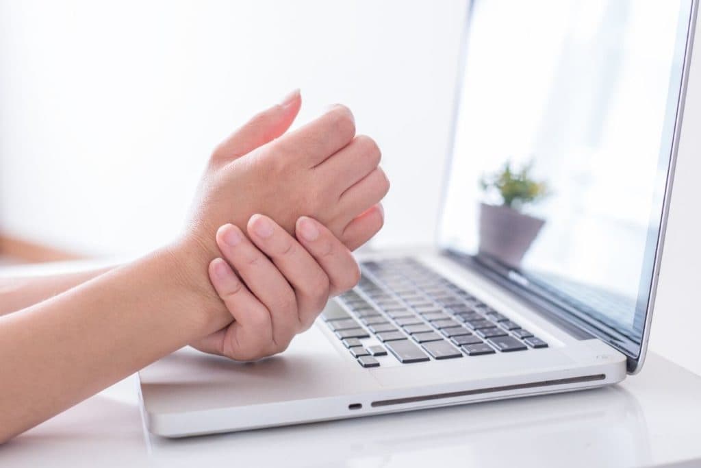 إصابات فرط استخدام التكنولوجيا