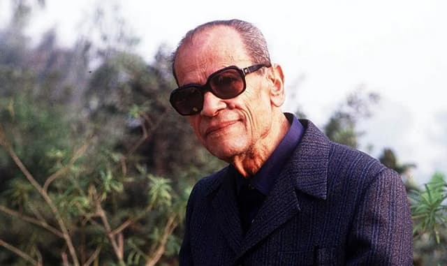 نجيب محفوظ: رحلة إلى عالمه الروائي