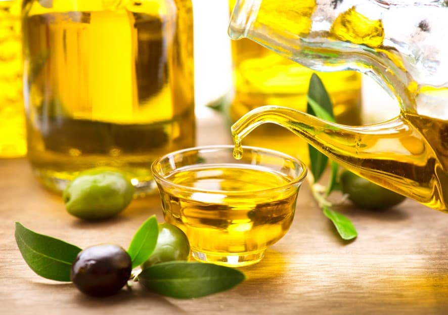 لماذا يعد زيت الزيتون البكر الممتاز أفضل الدهون من الناحية الصحية؟