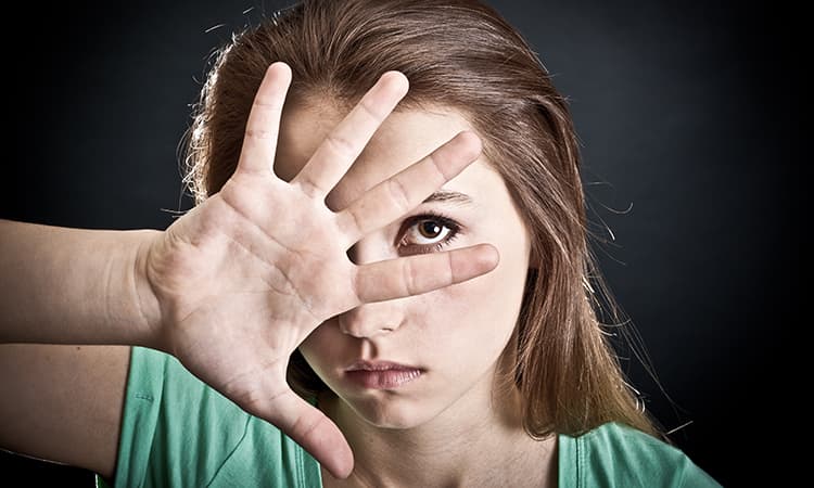 لماذا يكره بعض الأشخاص أن نلمسهم؟
