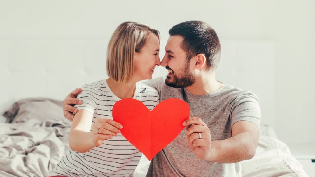 حين تنجذب عاطفيًا إلى شخص ما، تتزامن نبضات قلبيكما