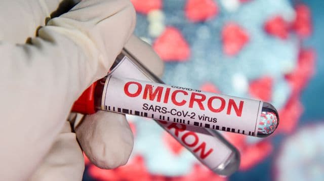 هل يمكن أن أصاب بمتغيرين من متغيرات كورونا بنفس الوقت؟