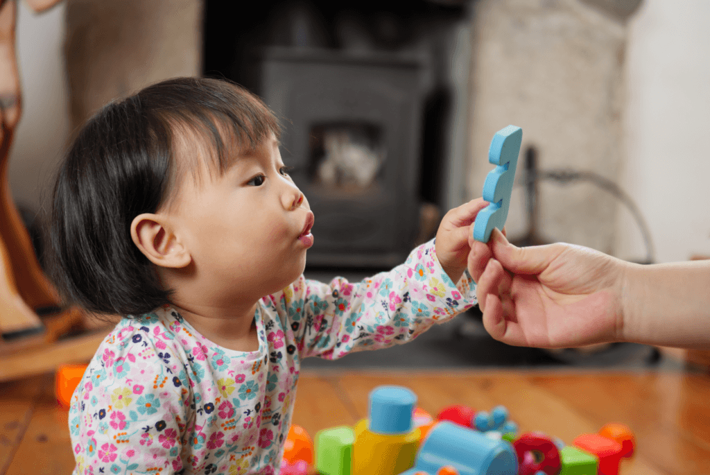 كيف يؤثر الفقر في النمو المعرفي والعاطفي للطفل منذ الصغر؟