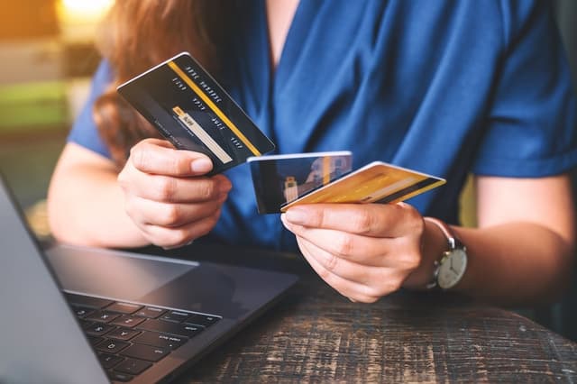 دمج الديون: تعريفه وأنواعه وأمثلة عليه