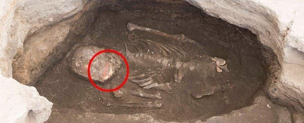 اكتشاف ألوان على عظام الجثث في إحدى أقدم مدن العالم