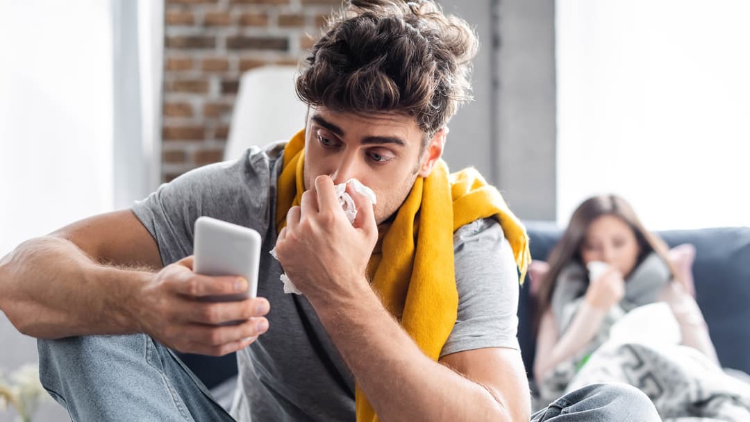 هل الخروج في البرد يصيبك بنزلة برد (الزكام)؟