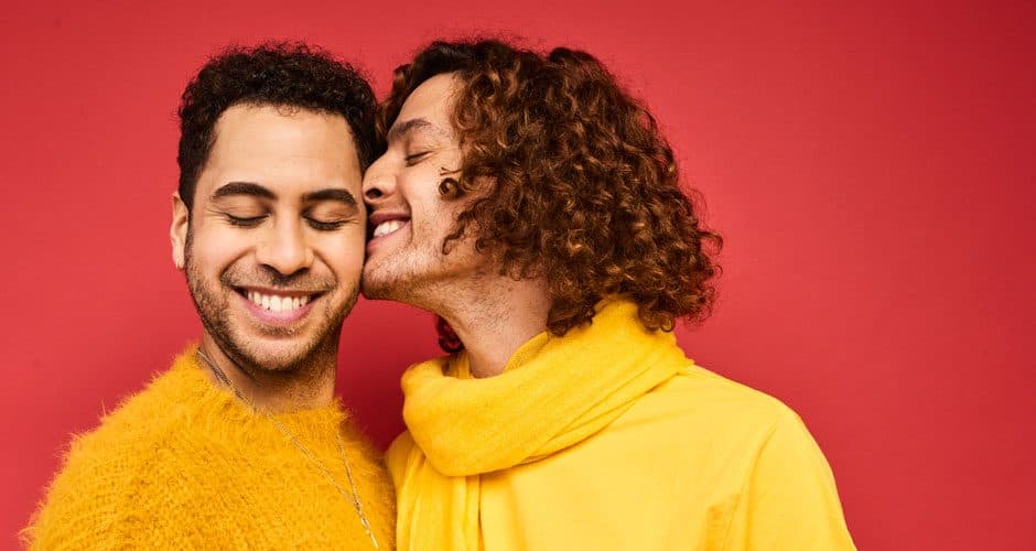 علم الجذب: لماذا نقع في حب أناس يشبهوننا دون سواهم؟