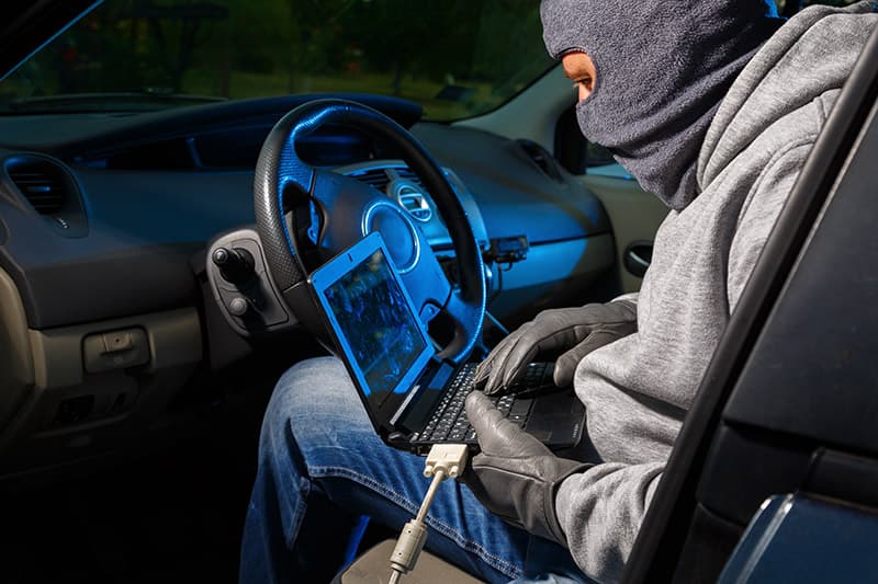 عندما تتحول التكنولوجيا إلى نقمة: التحديثات التقنية في السيارات قد تسهل سرقتها!