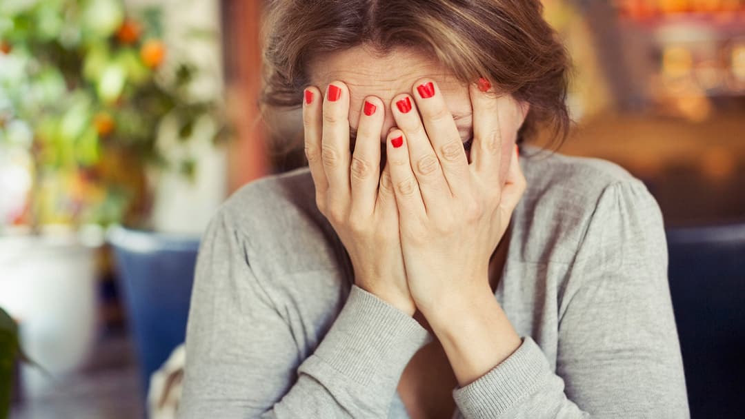 كيف تفهم مشاعرك باستخدام عجلة العاطفة؟