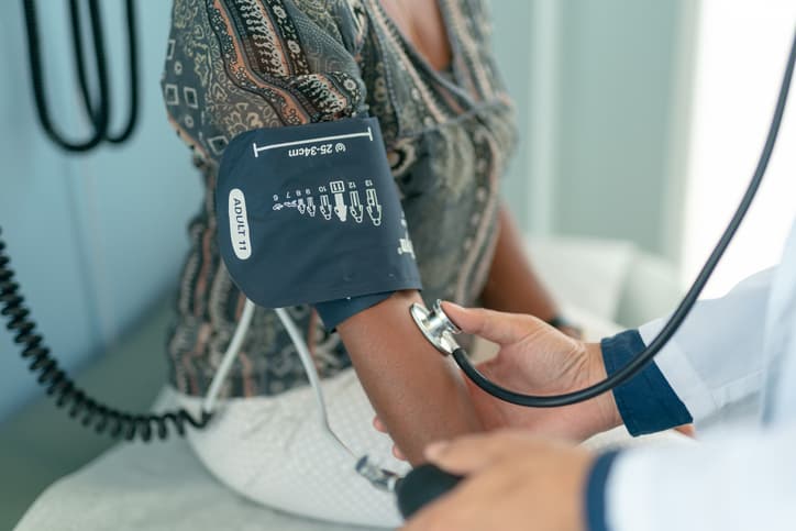 داء النسيج الضام المختلط: الأسباب والأعراض والتشخيص والعلاج