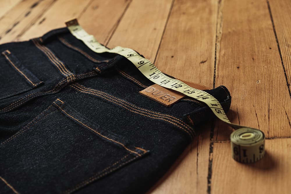 هل يجب غسل بناطيل الجينز؟