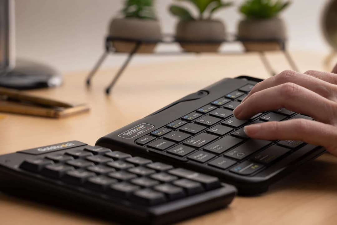 لماذا تتبع معظم لوحات المفاتيح تخطيط كويرتي (QWERTY)؟