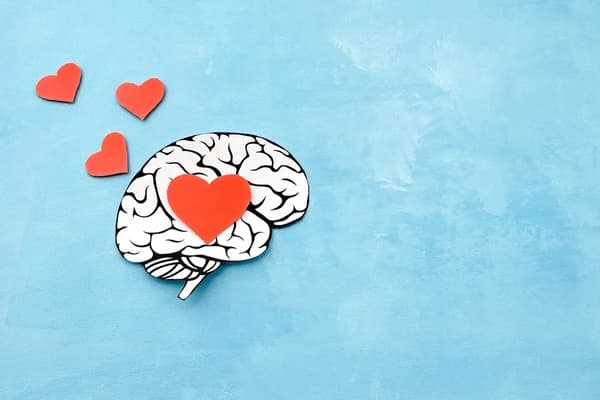 قد نكتشف أخيرًا لماذا الوقوع في الحب يربك أدمغتنا