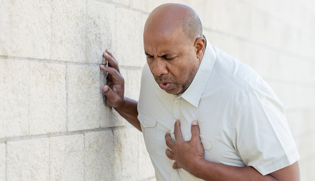 التفريق بين نوبة الهلع والنوبة القلبية: متى يجب أن نطلب الإسعاف؟