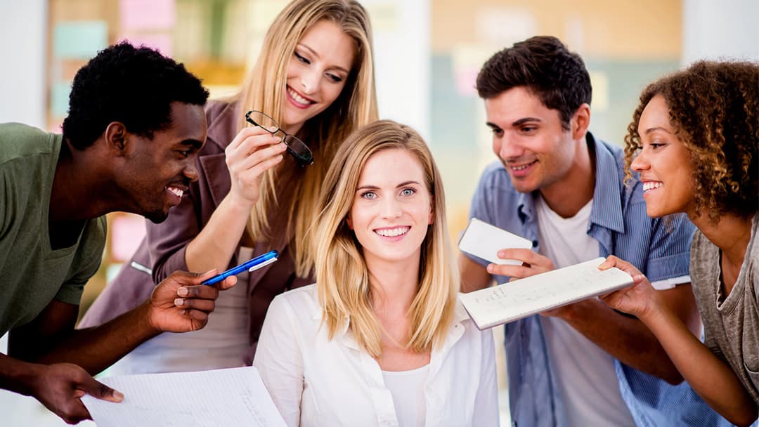 كيف يمكن التوقف عن كونك شخص يحب إرضاء الناس؟