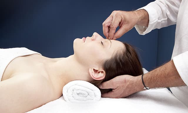 كيف يؤثر التنويم المغناطيسي في الدماغ؟