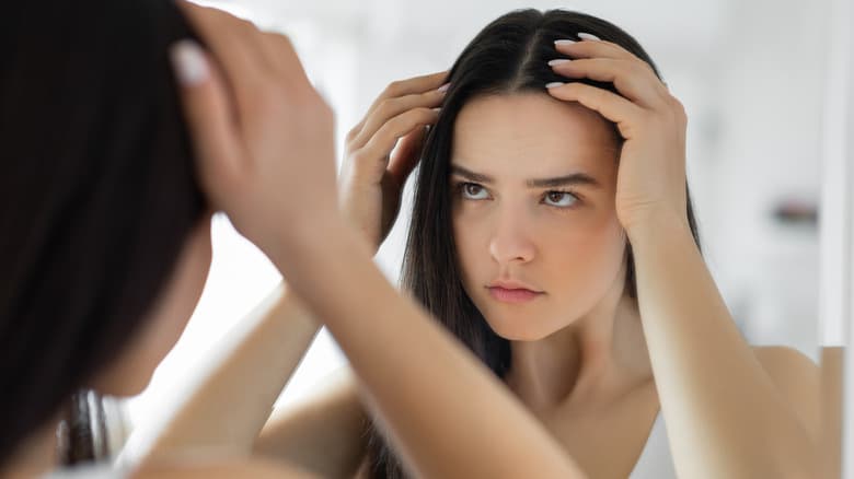 ما أسباب القشرة وكيفية علاجها؟