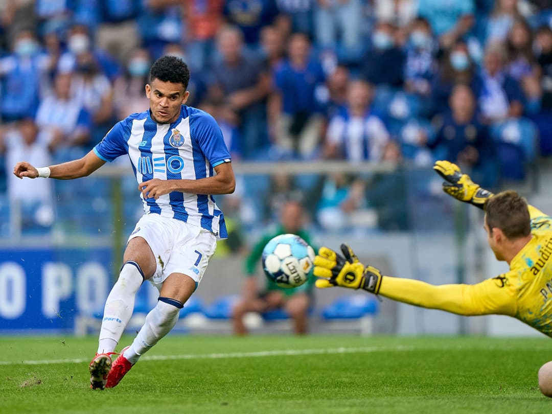 لماذا يضخ المستثمرون الأمريكيون الأموال في كرة القدم الأوروبية