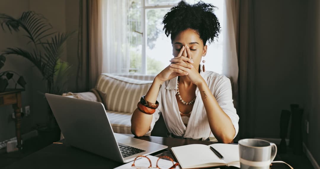 كيف يمكن للتقارير الإلكترونية أن تساهم في تحسين بيئة العمل والحد من المضايقات البسيطة؟