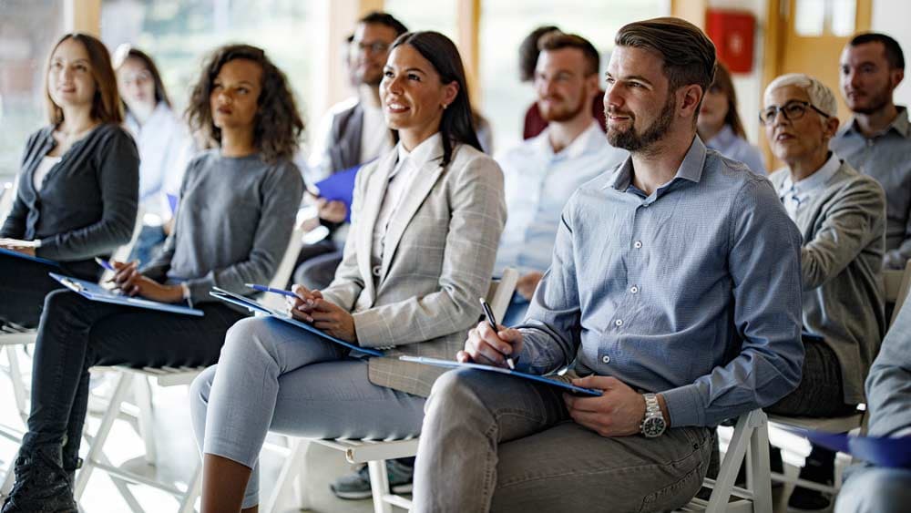 كيف تؤثر الأزمات السياسية في مديري الشركات؟