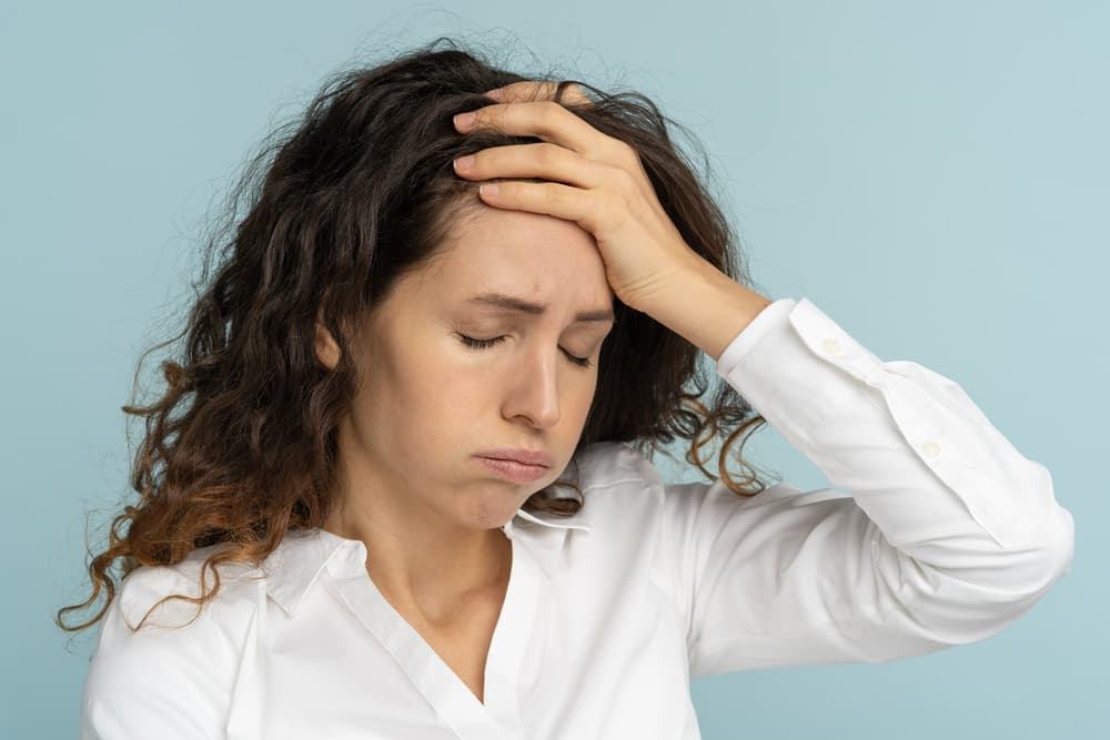 اكتشاف جديد قد يفسر لماذا تكون الشقيقة أسوأ عند الدورة الشهرية