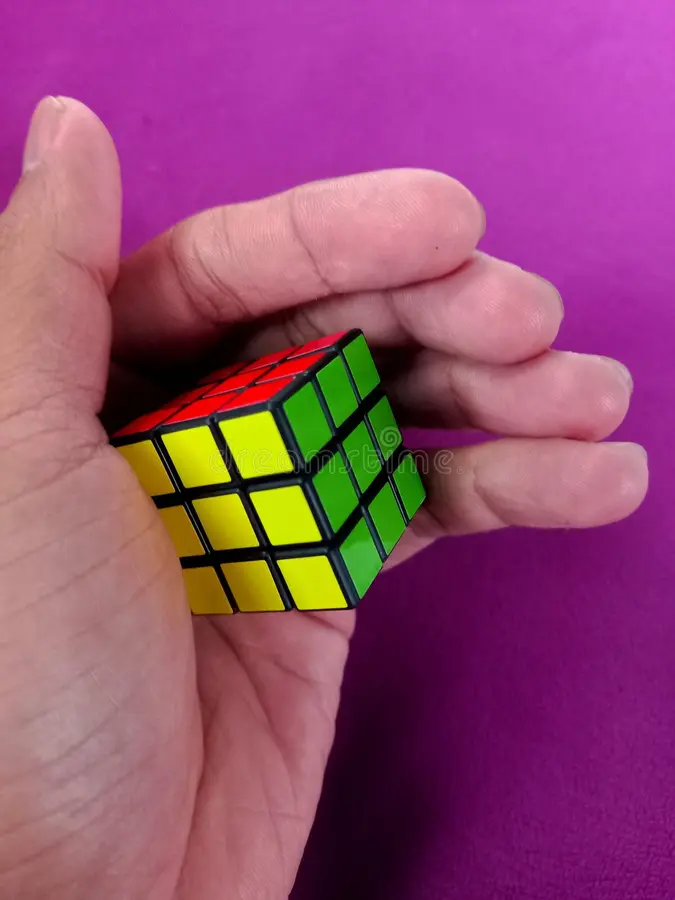 أصغر مكعب روبيك في العالم بحجم ثلاث حبات أرز!