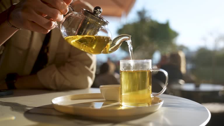 شرب الشاي الأخضر يوميًا يقلل من خطر الإصابة بأعراض الخرف