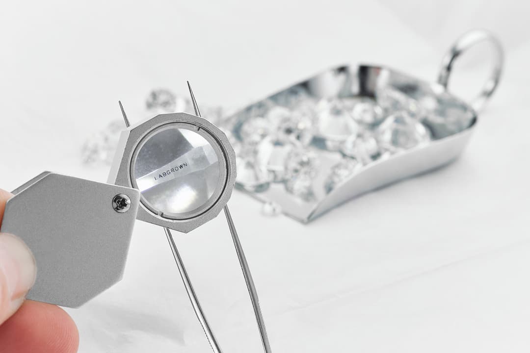 علماء يصنعون ألماسًا في المختبر أقوى من الألماس الطبيعي